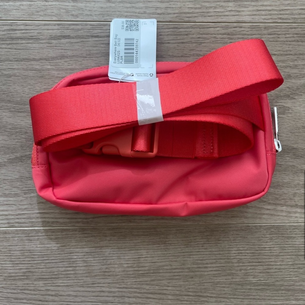 NWT Lululemon Everywhere Belt Ripened Raspberry - Picture 4 of 7